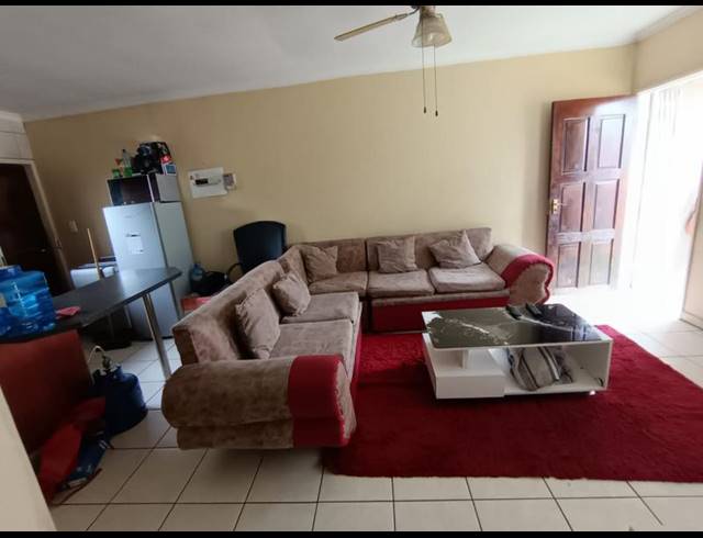 2 BEDROOM PROPERTY TO RENT IN LOMBARDY EAST